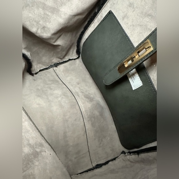 Unbillion Large Sized Black Leather and Faux Furry Bag -Very Clean - EUC - Picture 6 of 10